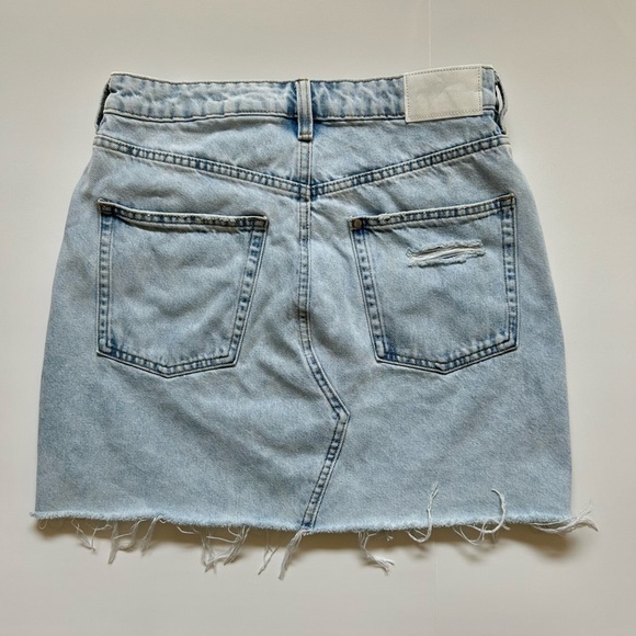 NWOT H&M Distressed Light Blue Denim Skirt Size 6 - Picture 2 of 6